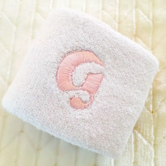 GLOSSIER ISO ITEM!!!! - Picture 1 of 2